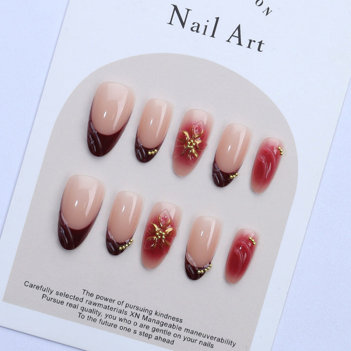 Künstlerisches Press-On-Nagelset mit elegantem floralen Design