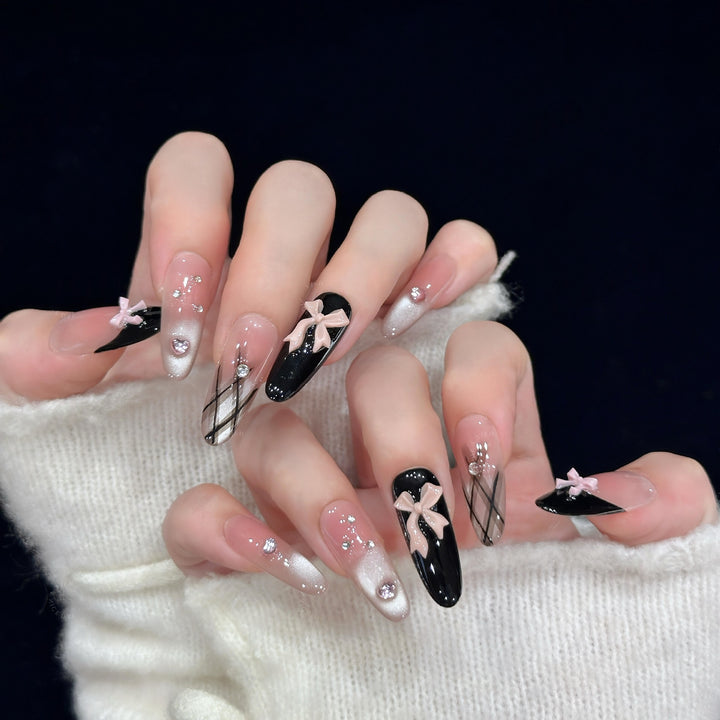 Künstliche Nagelspitzen mit Eleganten Schleifen und Glitzerdetails Karnz