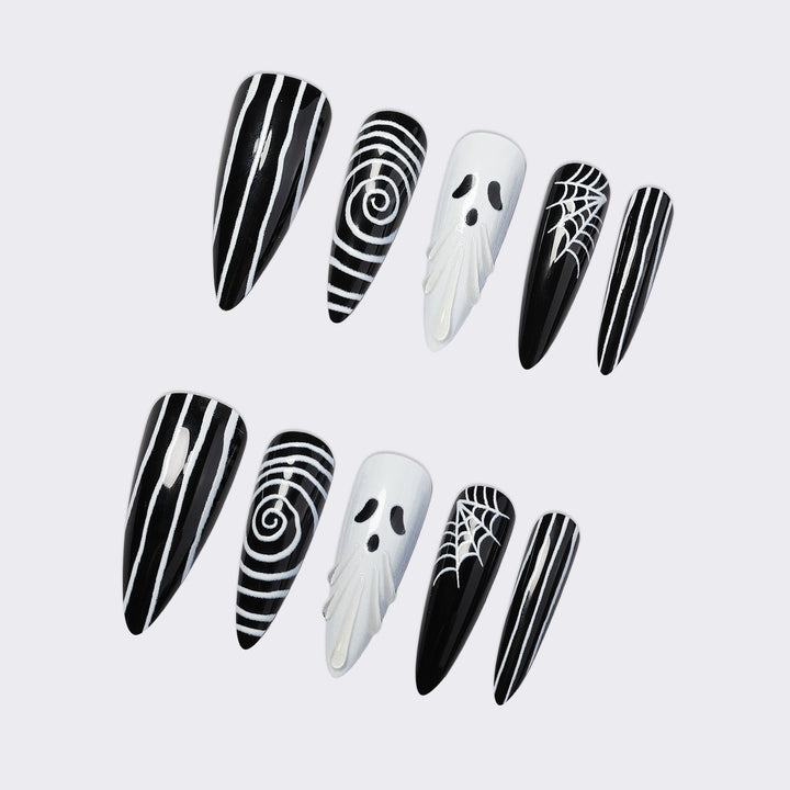 Kreatives Kunstnagelset mit gruseligen Motiven Karnz