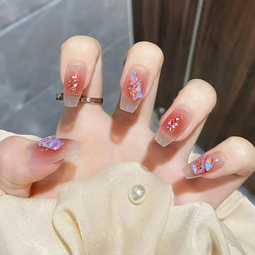 Kunstvolle Acryl-Nägel mit Glitzer-Elementen Karnz