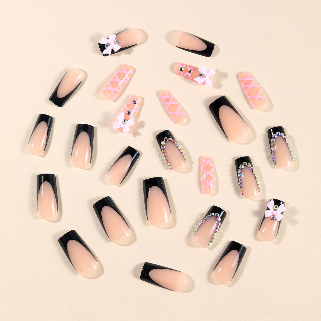 Dekoratives Langes Stiletto Nagelkunstdesign Karnz