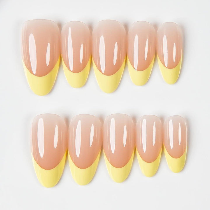 Elegante Press-On Nägel mit French Tip Design