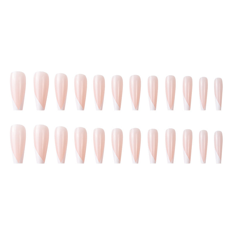 Elegante glänzende Stiletto-Nagelerweiterungen Karnz