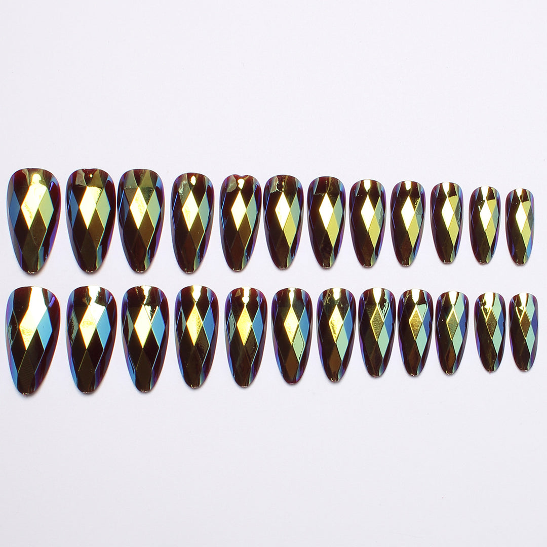 Diamantförmiges Press-On Nagelset Karnz