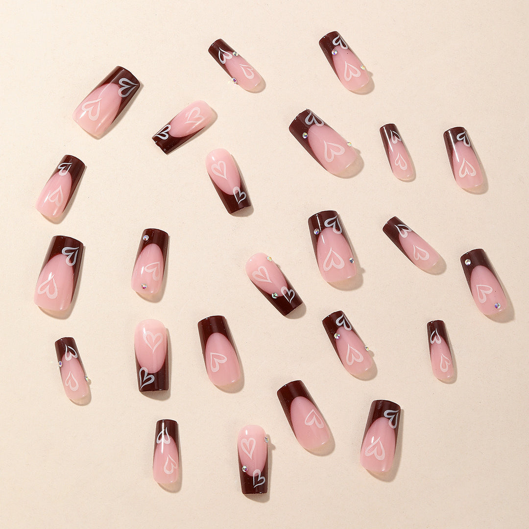 Kunstnagelset mit romantischen Herzmotiven Karnz