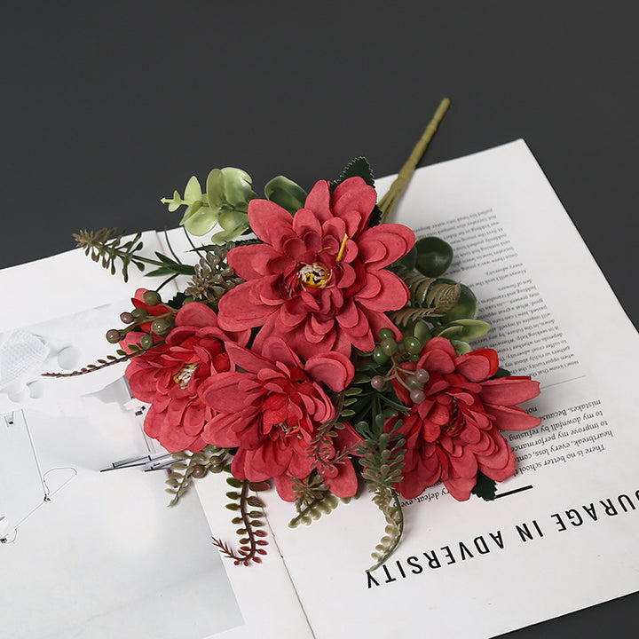 Dekorative Blumenarrangement für die Innendekoration