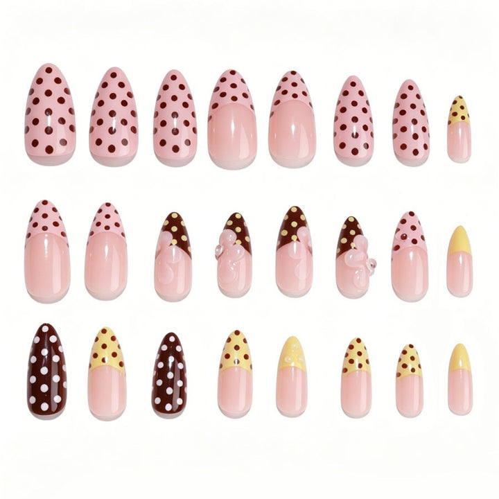 Kreatives Kunstnagelset mit Blumen- und Punkte-Design Karnz
