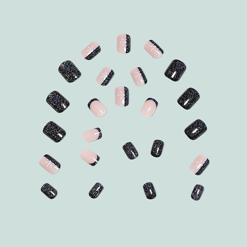 Glamouröse Nagelkunst mit festlichen Akzenten Karnz