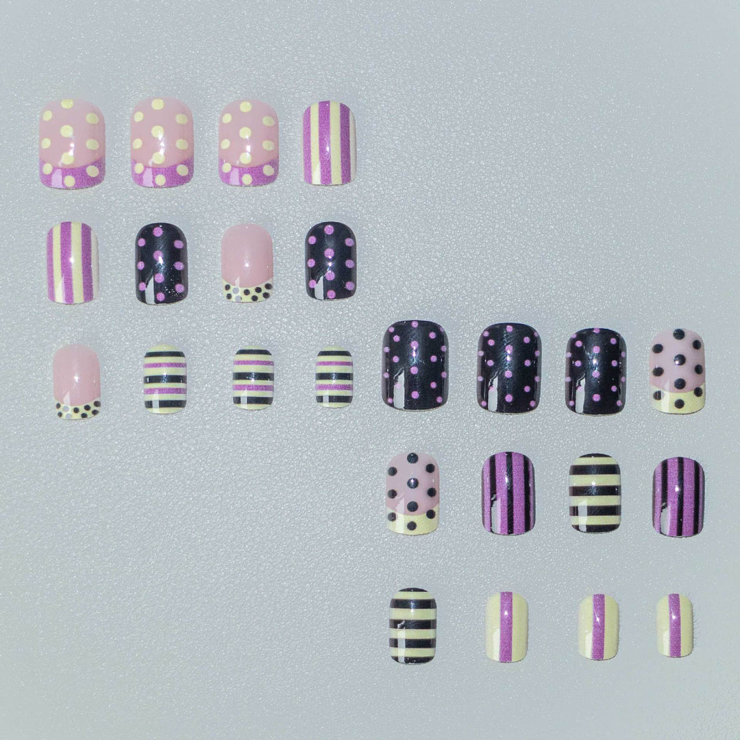 Künstlerisches Gestreiftes und Punktmuster Nagelkunst-Set