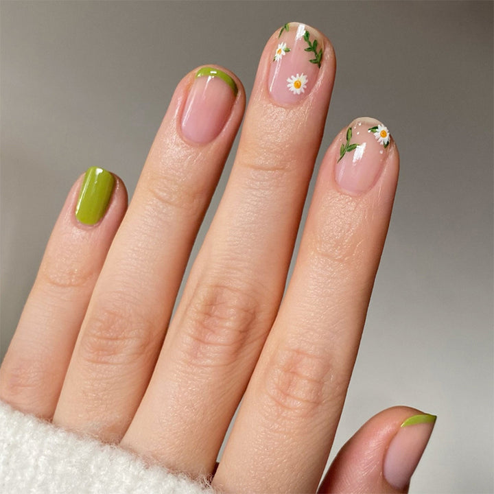 Dekorativer Press-On Nagelkunst-Set mit botanischen Akzenten Karnz