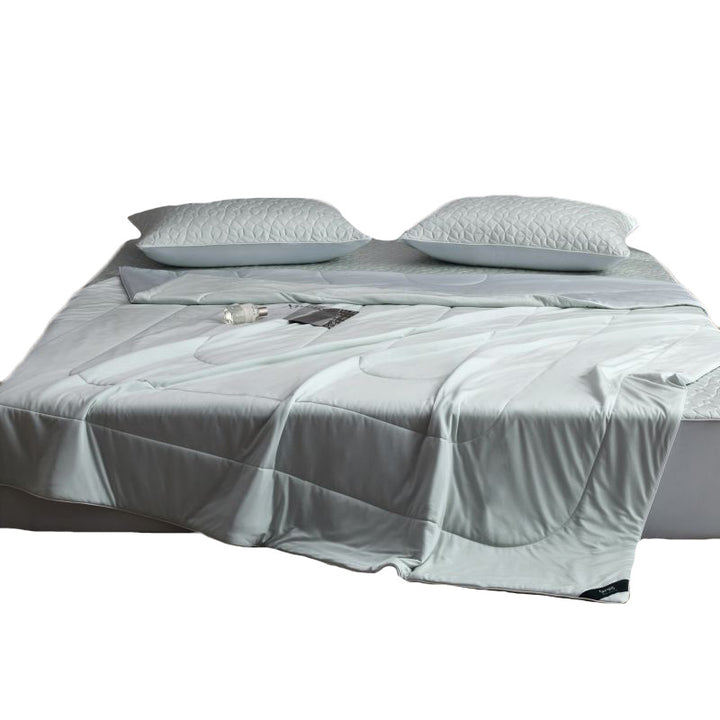 Gesteppte Bettwaren-Garnitur mit Wendbarer Satin-Decke und Matratzenschoner