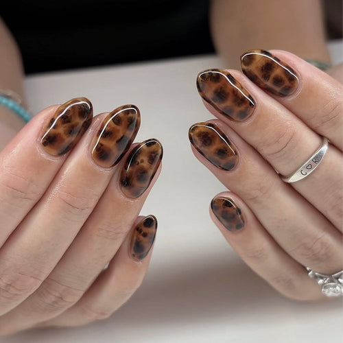 Künstliche Nagelverlängerungen im modernen Leopardenmuster Karnz