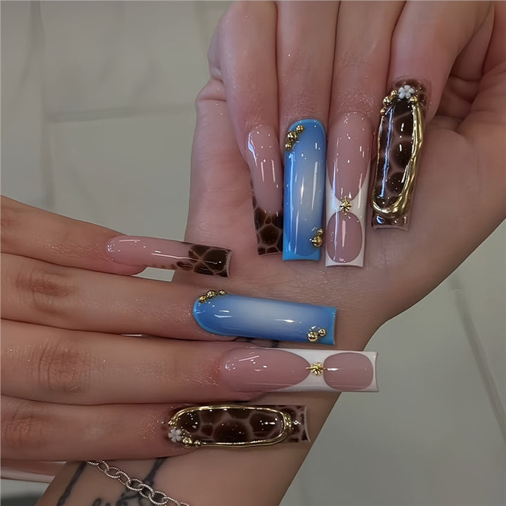 Luxuriöse Nagelkunstverlängerungen Karnz
