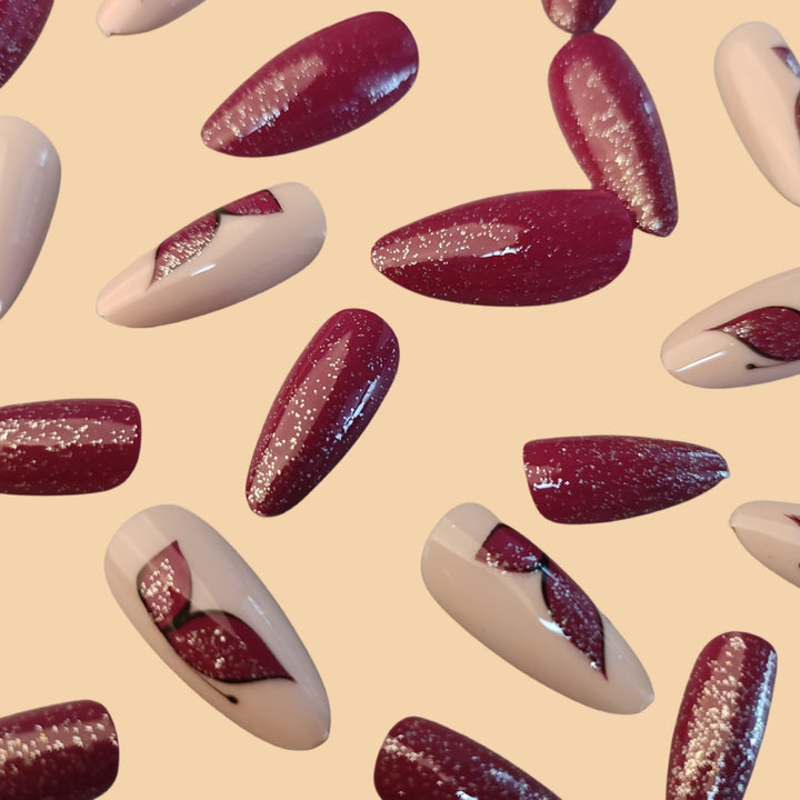 Elegante Glitzer-Schmetterling-Nagelkunst Karnz