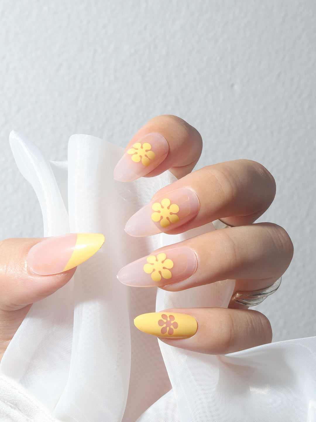 Blumen-Design Glänzende Press-On Nägel Karnz