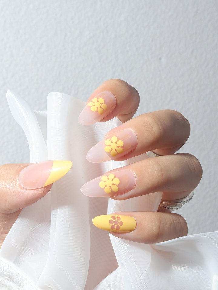 Blumen-Design Glänzende Press-On Nägel Karnz