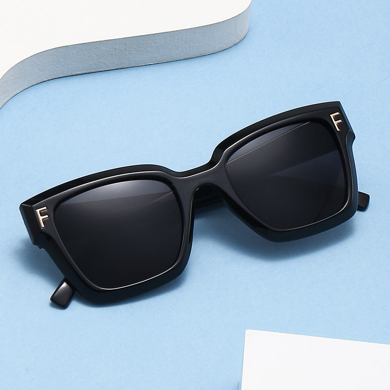 Damen modische quadratische Sonnenbrille mit goldenen Details Karnz