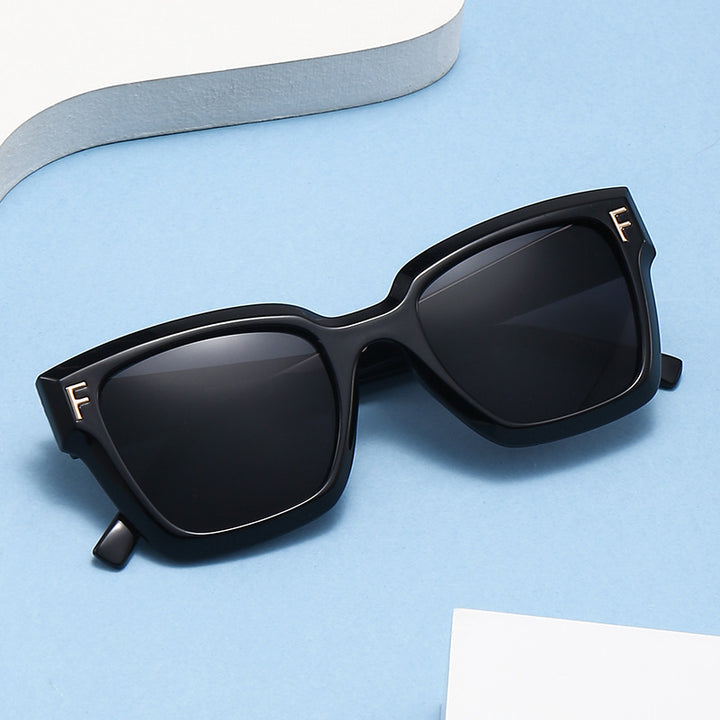 Damen modische quadratische Sonnenbrille mit goldenen Details Karnz