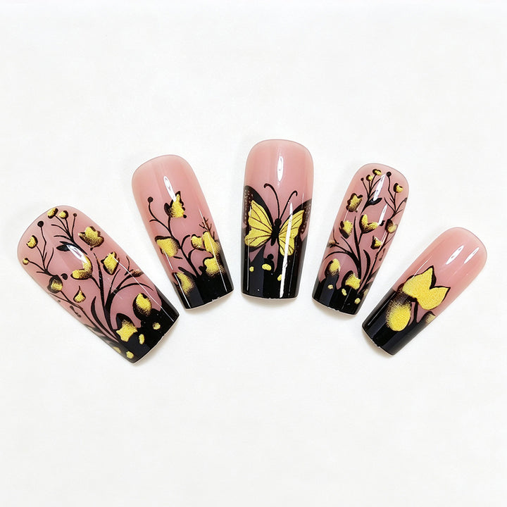 Schmetterlings-Blumen-Nagelkunst-Design Karnz