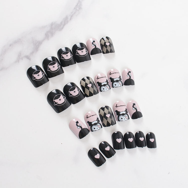 Premium Kunstnagelset mit kreativen Schwarz-Weiß-Motiven Karnz