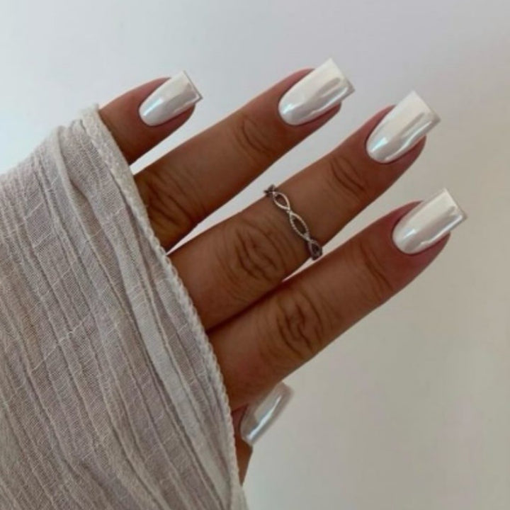 Premium Glänzendes Press-On Nageldesign Set Karnz