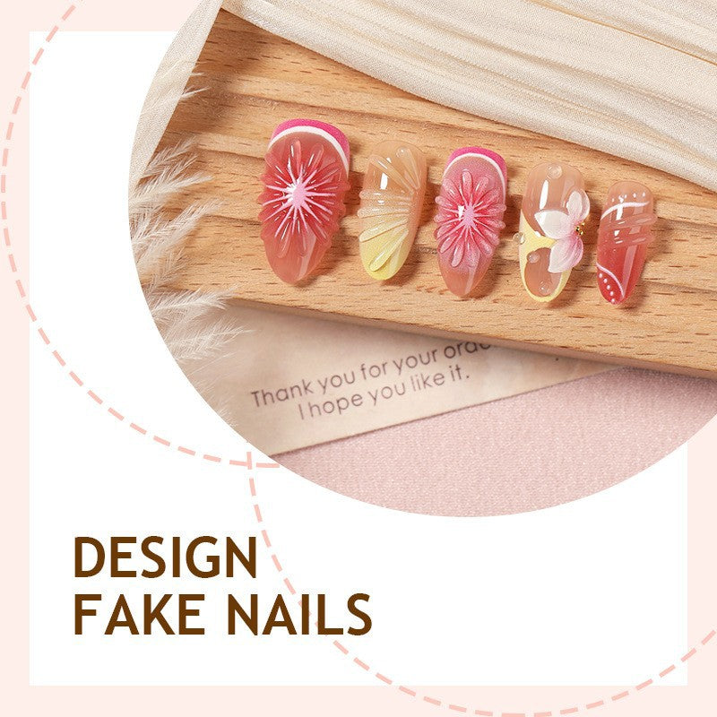 Kunstnagelset mit eleganten floralen Details und Glitzereffekten Karnz