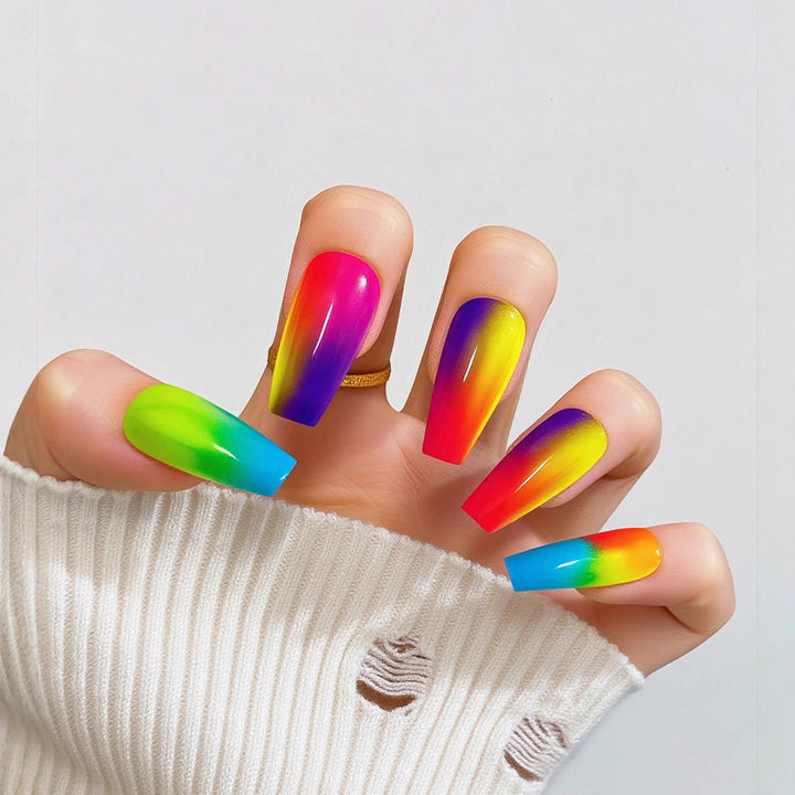 Kunstvolle Nagelverlängerungen mit Eleganten Spitzen Karnz