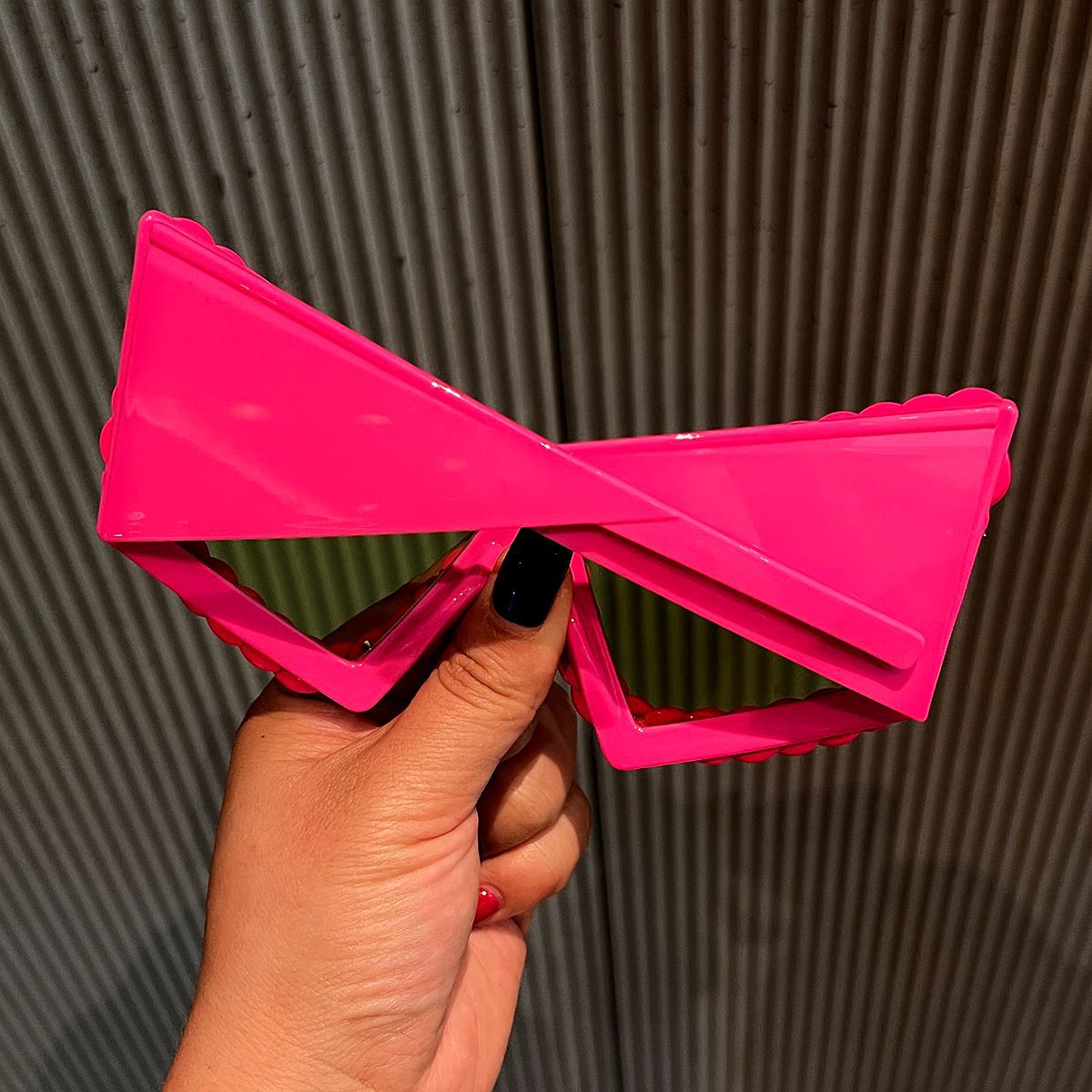 Damen Sonnenbrille mit auffälligem Katzenaugen-Design von Karnz