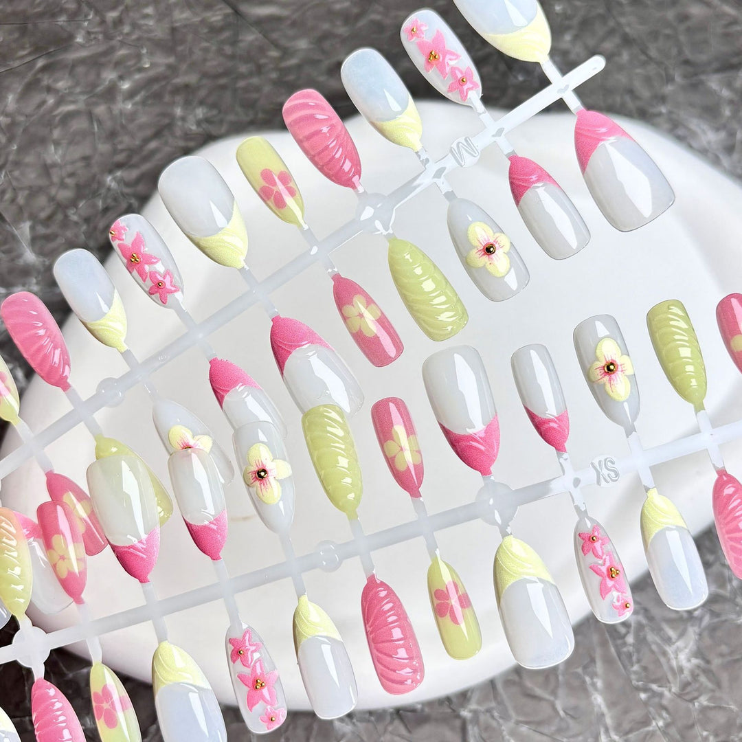 Dekoratives blumenmotiv Druck-On-Nagelset