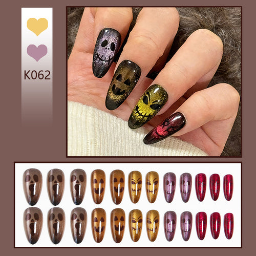 Kreative Halloween Kunstnägel mit Gruselmotiven Karnz