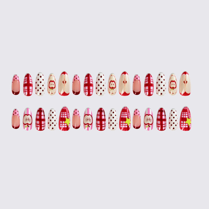 Stilvolles Kunstnagelset mit fröhlichen Obstmotiven Karnz