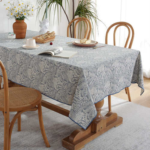 Künstlerisch gemusterte Tischdecke