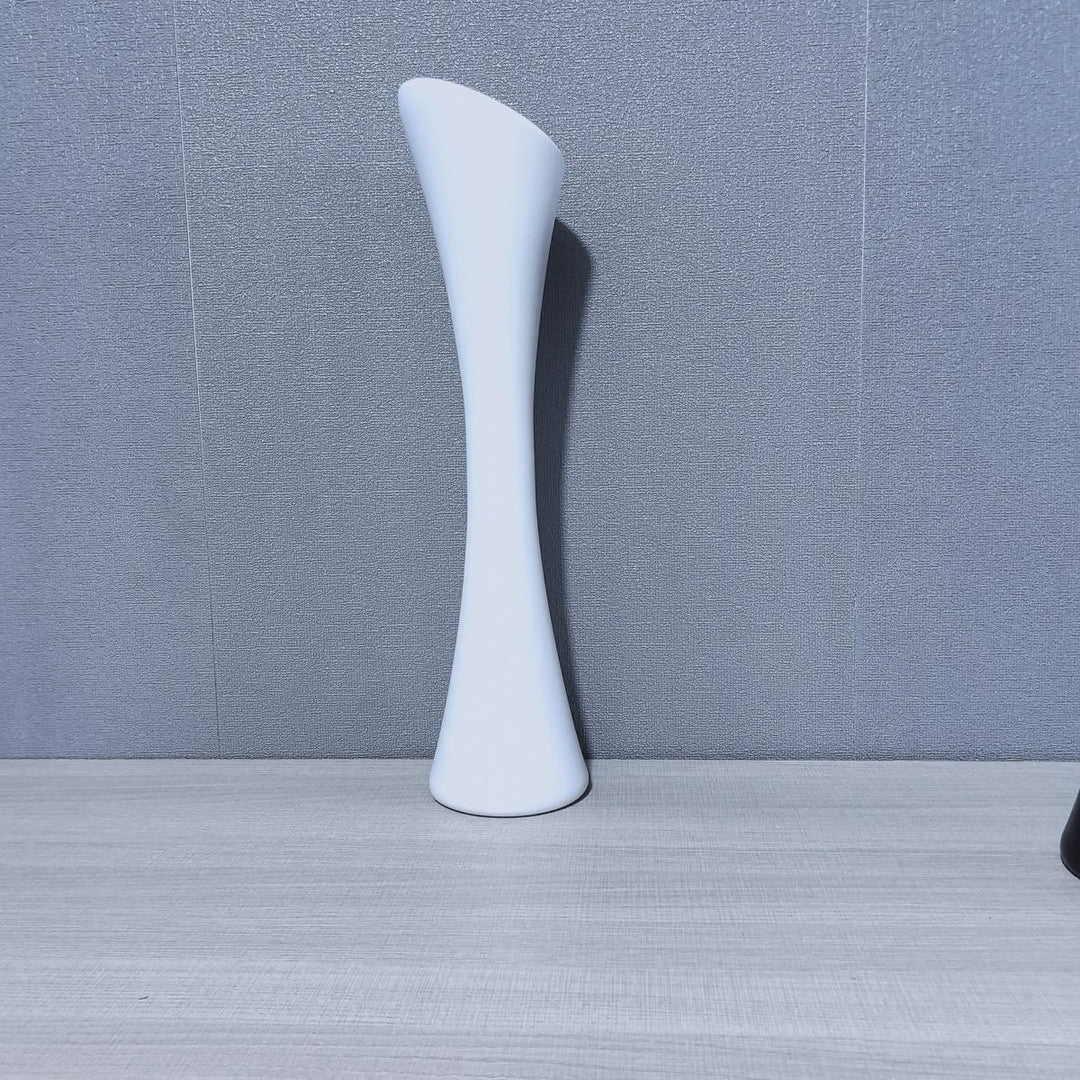 Elegante skulpturale Bodenvase Karnz