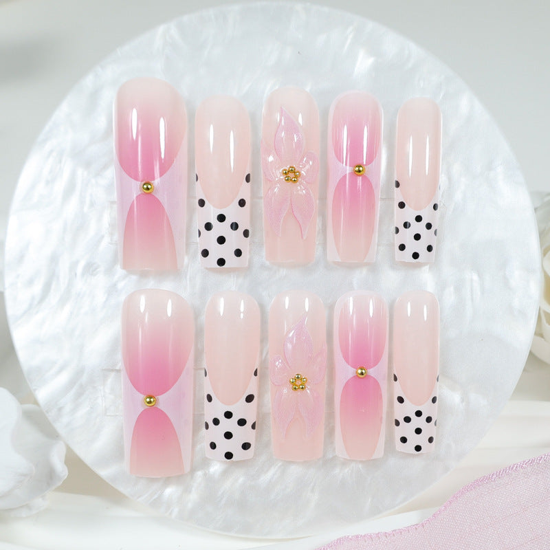 Kunstnagelset mit eleganten Blüten- und Punktmustern Karnz