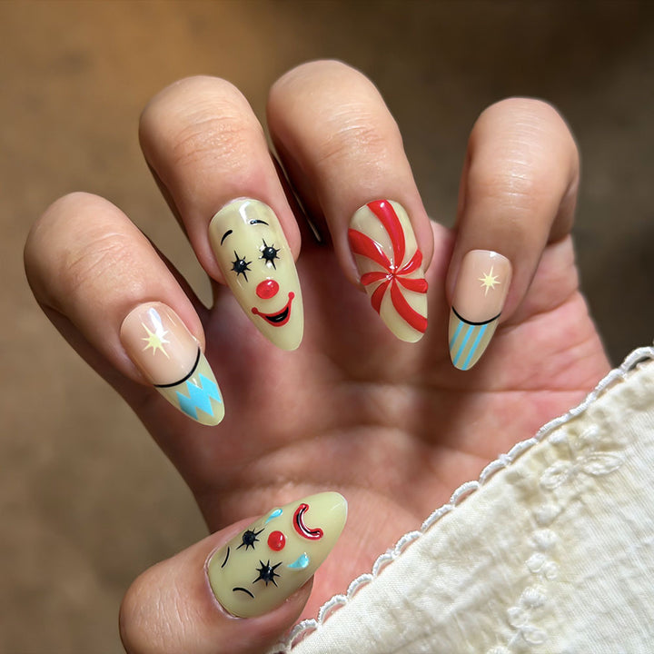 Verspieltes, von Charakteren inspiriertes Press-On-Nagelset Karnz