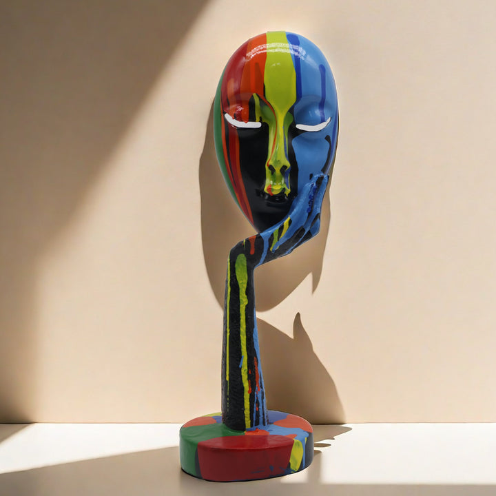 Kunstvolle Dekoration in Gestalt einer nachdenklichen Figur Karnz