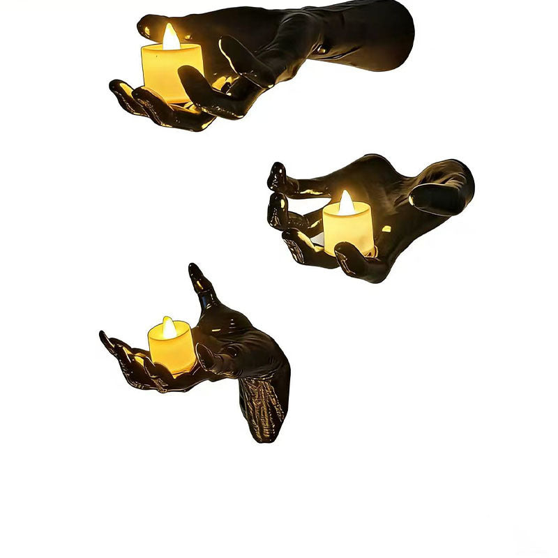 Wandkerzenhalter in realistisch geformter Hand aus Resin