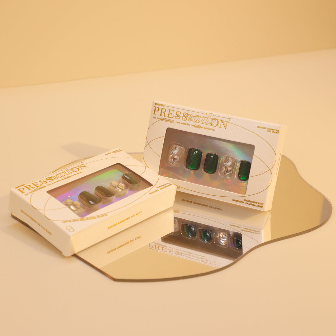 Glamouröse Nagelverlängerungen mit kreativem Glitzer-Design Karnz