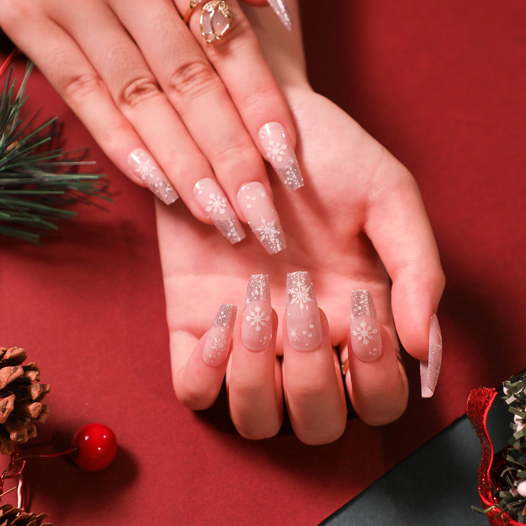 Glitzernde Kunst-Acrylnägel mit Weihnachtsmotiven Karnz