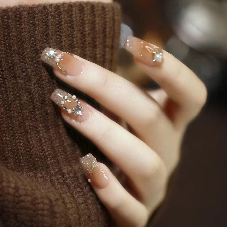 Elegantes dekoratives Druck-Nagelkunst-Set mit Edelsteinakzenten Karnz