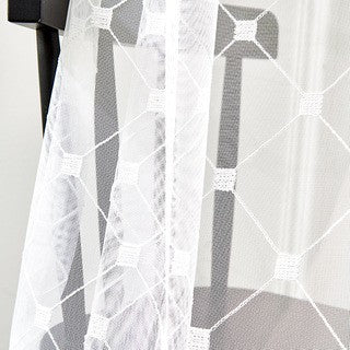 Transparenter Gardinenvorhang aus feinem Voile mit geometrischer Stickerei Karnz