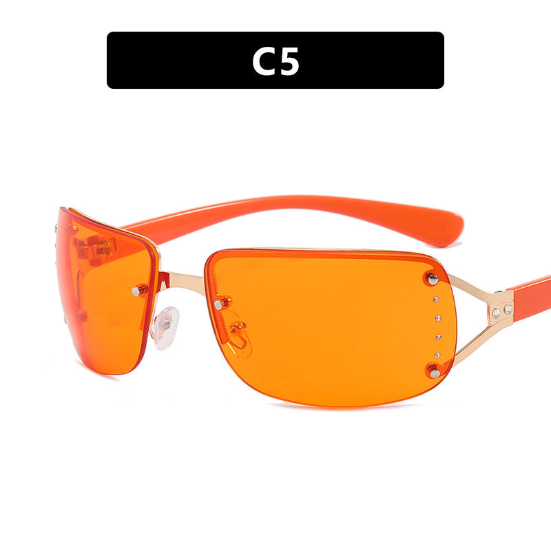 Damen extravagante Sonnenbrille im modernen Design mit feinen Akzenten Karnz