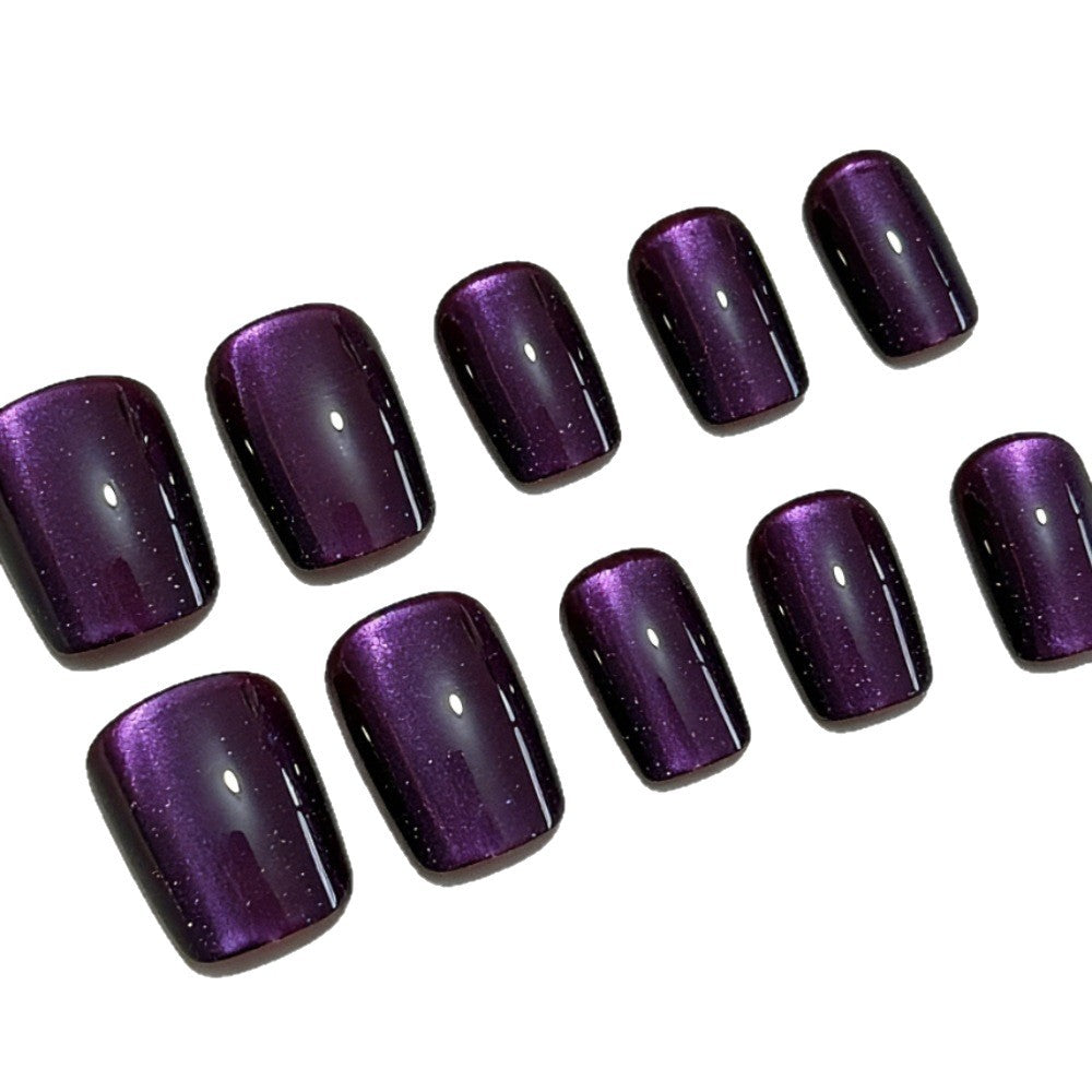 Kunstnägel mit Glänzendem Metallic-Finish und Auffälligen Ombre-Effekten Karnz