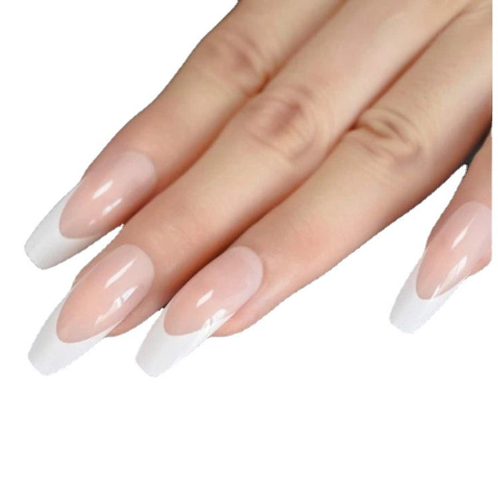 Elegante Kunstnägel mit moderner französischer Spitze Karnz