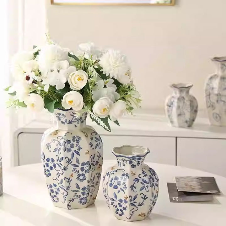 Handgefertigte Keramische Blumenvase mit gewelltem Rand nach dem Handbemalen