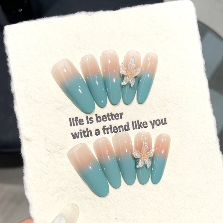Elegante Ombre Druck-Nagelset mit einzigartigen floralen Details