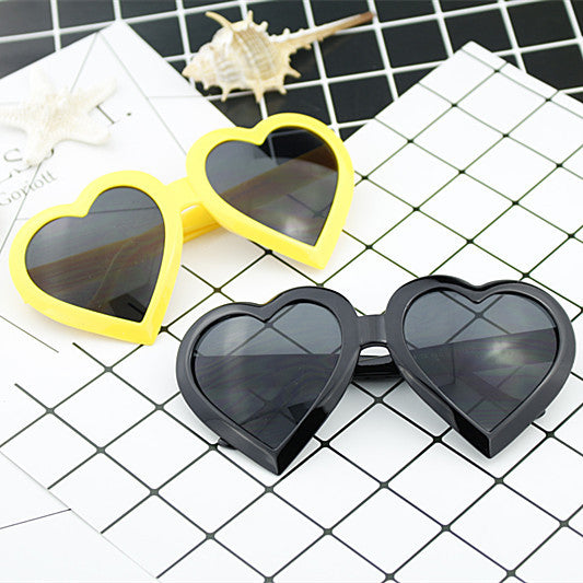 Damen Herzförmige Sonnenbrille im modernen Design Karnz