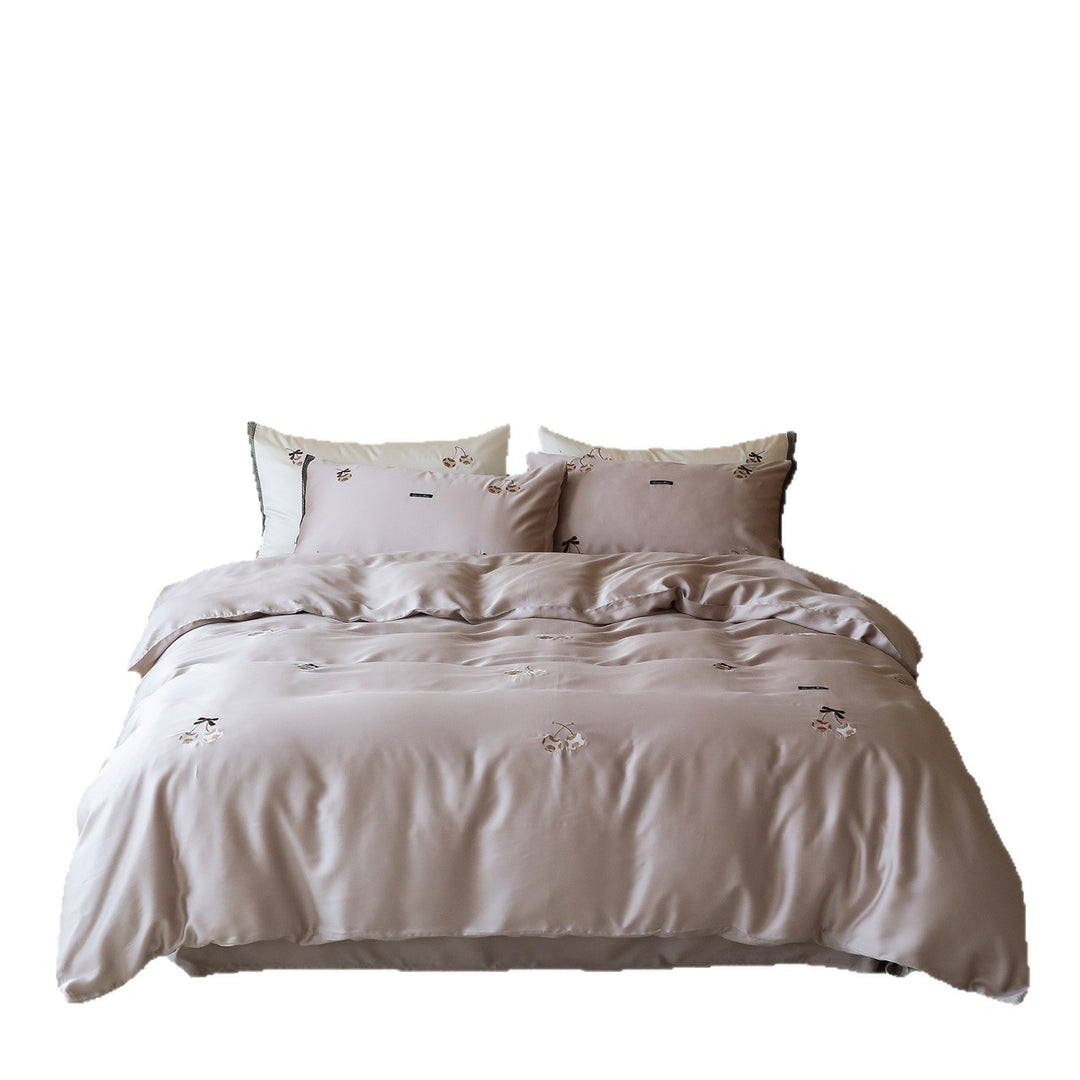 Bettwäsche-Set aus Premium-Satin mit feiner Blumenstickerei und Paspelrand