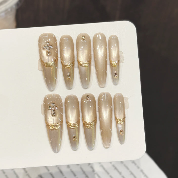 Premium Press-On-Nägelset mit eleganten Metallic-Akzenten