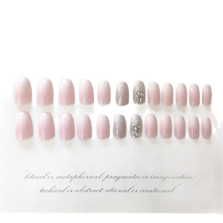 Elegantes Press-On Nagelkunstset mit Strassakzenten